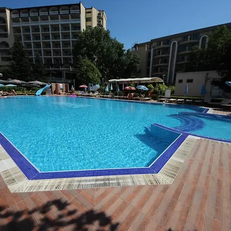 Menada Admiral Plaza Apartmán *