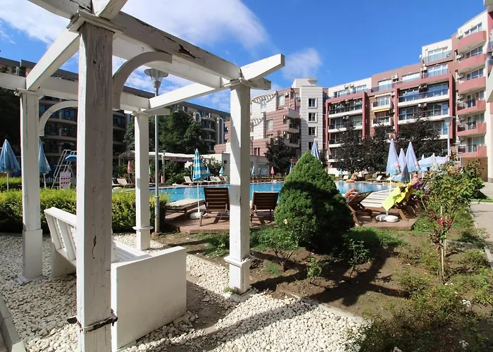 Menada Admiral Plaza * ساني بيتش